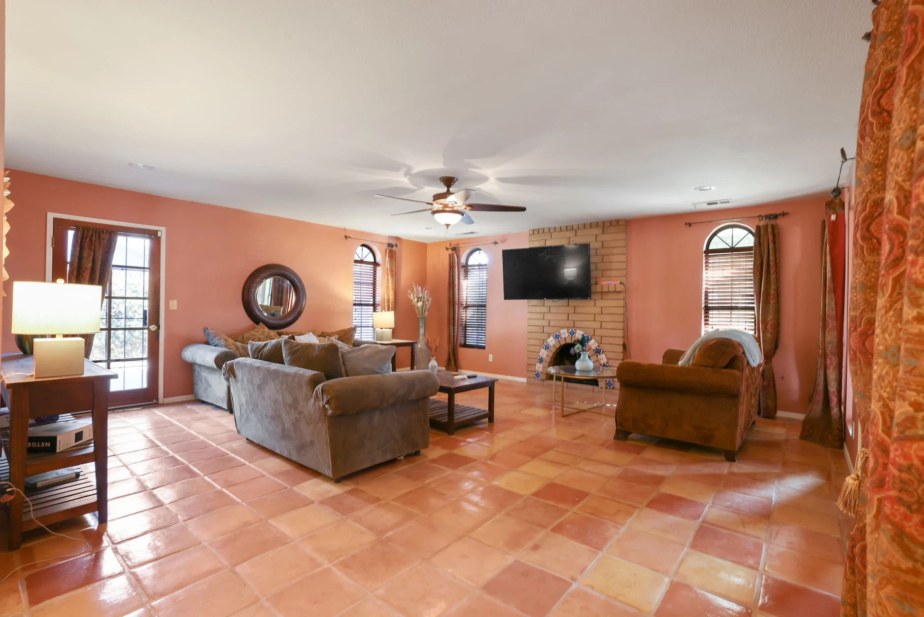 5 Pros and Cons of Renting a Furnished Property